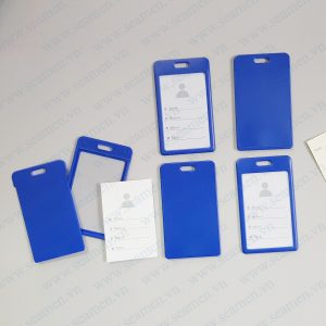 Bao thẻ đứng nhựa cứng màu xanh dương