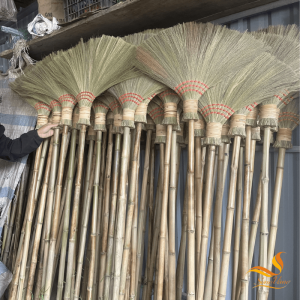 Chổi chít cán dài 1m2