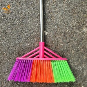 Chổi nhựa cán dài