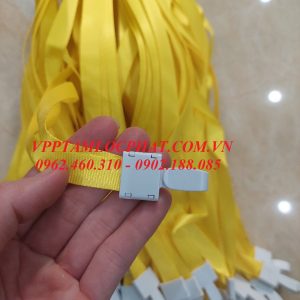Dây thẻ lụa màu vàng