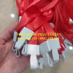 Dây thẻ lụa móc xoay màu đỏ