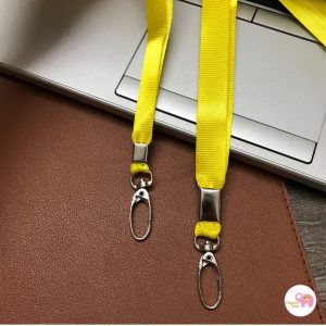 Dây thẻ lụa móc xoay màu vàng