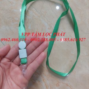 Dây thẻ lụa móc xoay màu xanh lá